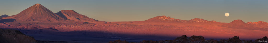 Lua Cheia nascendo sobre a Cordilheira dos Andes